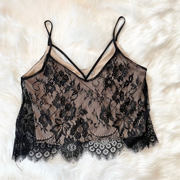 ✨ Black Lace Criss Cross Strappy Lined Flowy Crop Camisole Top Size XS - Picture 3 of 6
